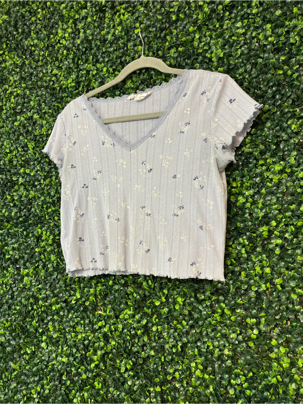 Hippie Rose Light Lilac Floral V-Neck Crop Top
